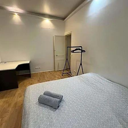 Awesome 2br 5 Min To Arc De Triomphe Párizs
