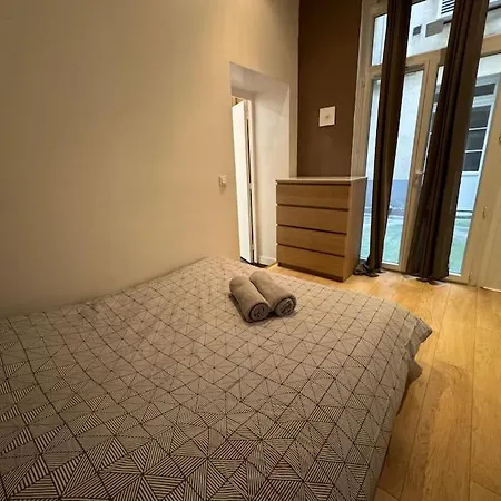 Awesome 2br 5 Min To Arc De Triomphe Apartmán